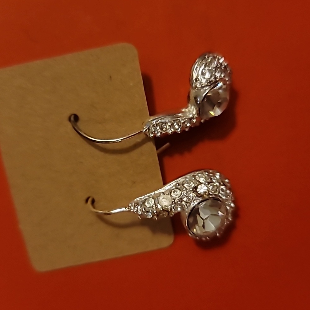 Vintage rhinestone earrings 🩶